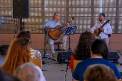 Cueva Pintada celebra su 19 aniversario con música, visitas guiadas y un ambiente festivo