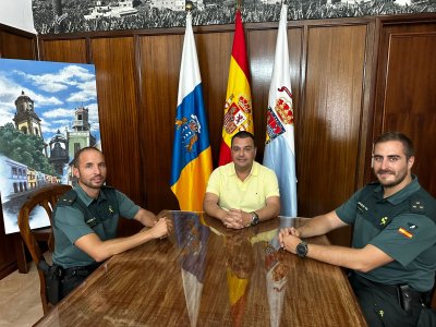 Gu&iacute;a: El alcalde da la bienvenida al nuevo capit&aacute;n de la Primera Compa&ntilde;&iacute;a de la Guardia Civil