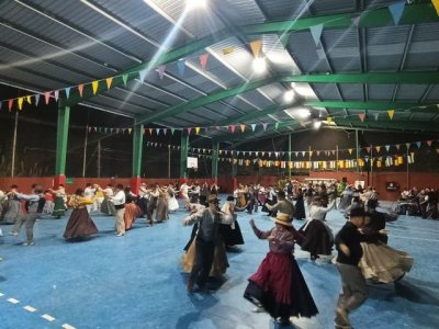 Gáldar: Una noche de tradición y compromiso social en Marmolejo afianza el Encuentro de Bailadores “El Bermejal”