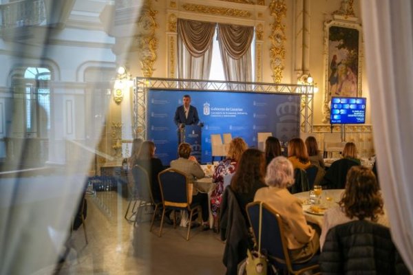 El Gobierno impulsará acciones concretas para mejorar el rol de las mujeres en el tejido industrial canario