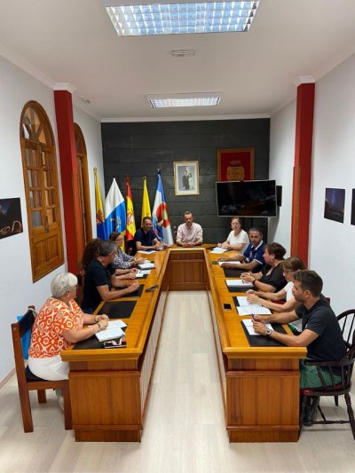 El Ayuntamiento de La Aldea de San Nicol&aacute;s y la comunidad educativa celebran la primera reuni&oacute;n del curso 2023-2024