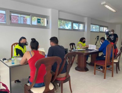 Entrega de las 46 casas compradas en Tazacorte a las familias afectadas por la erupci&oacute;n