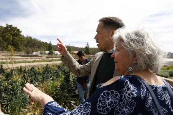 Zapata visita la Huerta Grande en Vilaflor un bosque productivo que ayuda a combatir el cambio climático