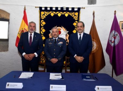 Firma de protocolo de colaboraci&oacute;n entre el Ej&eacute;rcito del Aire y del Espacio y las universidades de Las Palmas de GC y de La Laguna