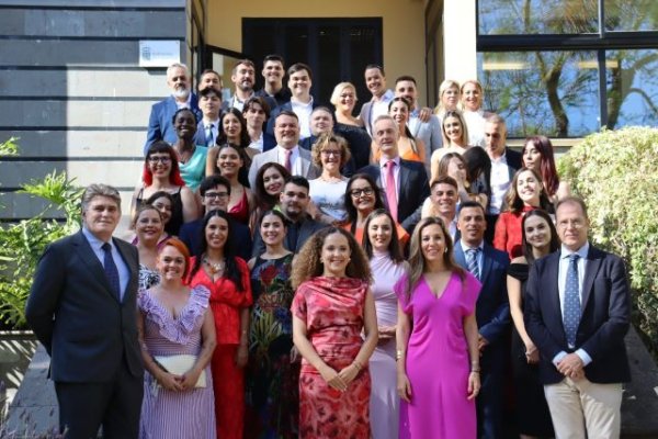 De León felicita al alumnado de Hecansa por completar su etapa educativa en un centro referente para Canarias