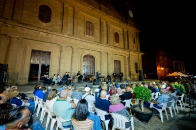 G&aacute;ldar: Un extraordinario concierto abre la Semana Santa en el Frontis del Santuario de Santiago