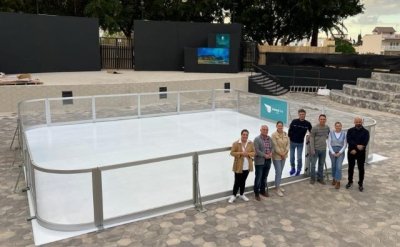 La Aldea de San Nicolás cuenta por primera vez en su historia con una pista de patinaje sobre hielo para celebrar la Navidad