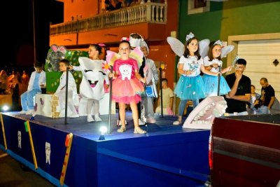 G&aacute;ldar: La fantas&iacute;a y la magia invaden las calles de Barrial con las tradicionales carrozas