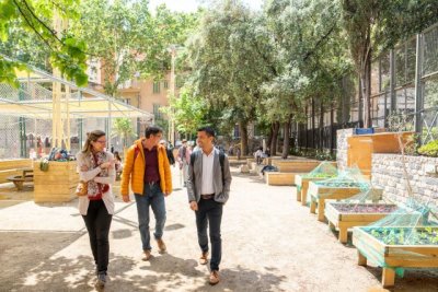 Educación conoce en Barcelona soluciones para adaptar los centros al cambio climático a través de los patios