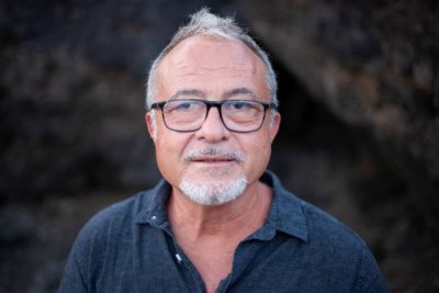 El escritor Antonio Puente y la periodista Rosa M. Trist&aacute;n, este jueves en Tanit