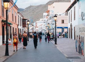 La Gomera: El bono consumo impulsado por el Cabildo inyecta más de un millón de euros al tejido comercial