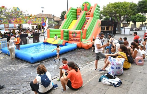 El grupo CantaJuego llenó la Plaza Grande de Guía de música, diversión y colorido para los más pequeños en las fiestas de La Virgen