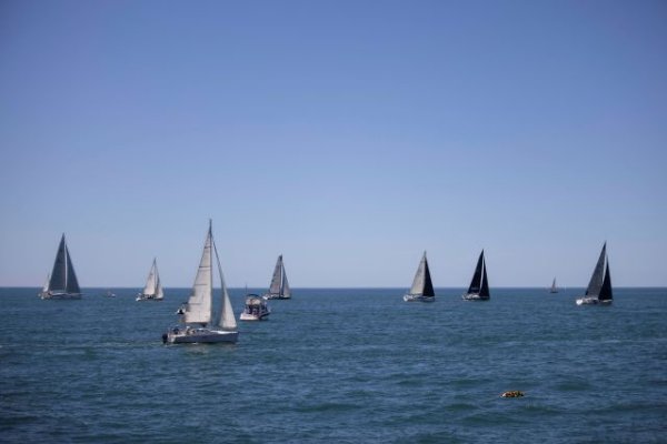 Espectacular salida de la XXXI Regata Oceánica Palos–La Gomera, con 65 tripulantes siguiendo la estela de Colón
