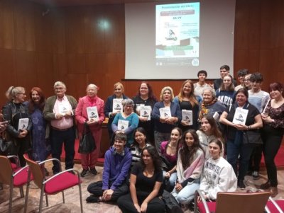 Se present&oacute; '101 relatos de Periodismo', un libro sobre la profesi&oacute;n a trav&eacute;s de la creaci&oacute;n literaria