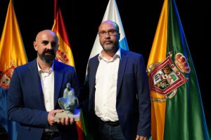 Valleseco concede La Manzana de Oro a la Asociación Guardias Civiles Solidarios