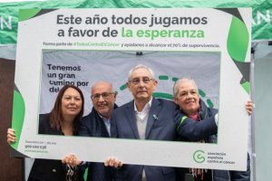 La Asociación Española Contra el Cáncer, sale a la calle a conmemorar el &quot;Día Mundial Contra el Cáncer&quot;, en Las Palmas