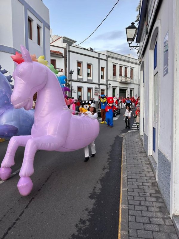 Agaete: Toda la magia de la Navidad ha llenado las calles con un gran pasacalles