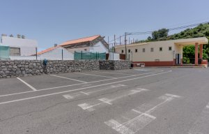 Valleseco instala dos nuevos puntos de recarga para veh&iacute;culos el&eacute;ctricos junto a las instalaciones deportivas y la Escuela Infantil