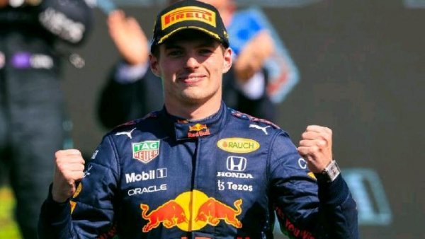 Verstappen gana el Mundial más emocionante en la última vuelta
