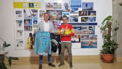 Francisco Castellano recibe y felicita Jos&eacute; Mario Rodr&iacute;guez, campe&oacute;n de Espa&ntilde;a de Enduro 2023 en la categor&iacute;a Master 50