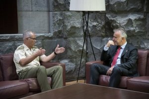 El presidente de Canarias se reúne con el teniente general Alejandro Escámez en su despedida como jefe del Mando