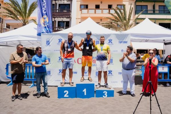 La Gomera celebra con éxito la Travesía a Nado ‘Isla Colombina’, dentro del circuito Open Water Series