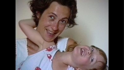 &lsquo;Una vida como cualquier otra&rsquo;, un relato oscuro que muestra lo que se esconde en inocentes v&iacute;deos familiares