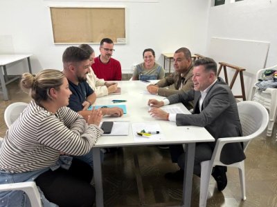 Gu&iacute;a: Visita de Teodoro Sosa a la Comisi&oacute;n de Fiestas de La Atalaya-Gu&iacute;a
