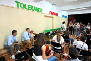 Poli Suárez muestra su apoyo al proyecto Barrios Orquestados