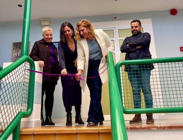 La consejera Isabel Mena inaugura la nueva Oficina de la Mujer de San Mateo