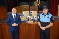 El Ayuntamiento recibe ocho dispositivos Tetra para la Polic&iacute;a Local