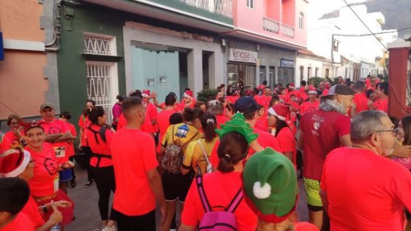 Más de 150 corredores llenan de color las calles de La Aldea de San Nicolás en la segunda edición de la San Silvestre Aldeana