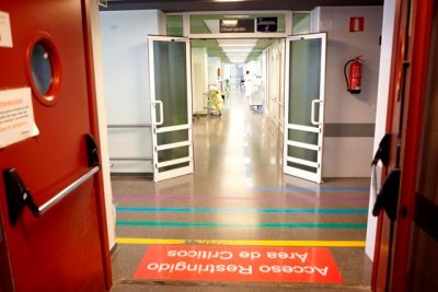 Urgencias del Hospital Dr. Negrín envía más de 9.300 SMS con información complementaria a familiares de pacientes