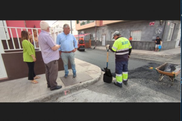 Puerto del Rosario: Avanzan las obras de reasfaltado y de mejora de las calles La Pesca, Juan Rej&oacute;n y Alfonso XIII del barrio de El Charco