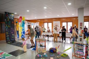 Gáldar: &#039;El Viaje del Atelier&#039; se embarca en Marmolejos con gran éxito y una exposición llena de color y creatividad