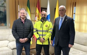 El Alcalde de Teror recibe a la asociación «Guardias Civiles Solidarios»