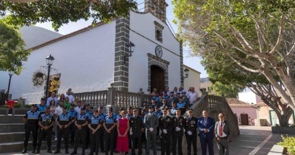El Ayuntamiento de Mog&aacute;n condecor&oacute; a 8 polic&iacute;as locales, por sus m&aacute;s de 35 a&ntilde;os de servicio en el Cuerpo