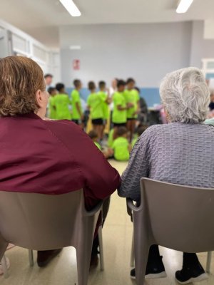 Gáldar: Encuentro intergeneracional por el Día del Abuelo en La Residencial Genoveva Pérez