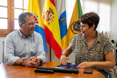 Valleseco presenta a la consejera Minerva Alonso el comienzo de las nuevas obras de la Zona Comercial Abierta