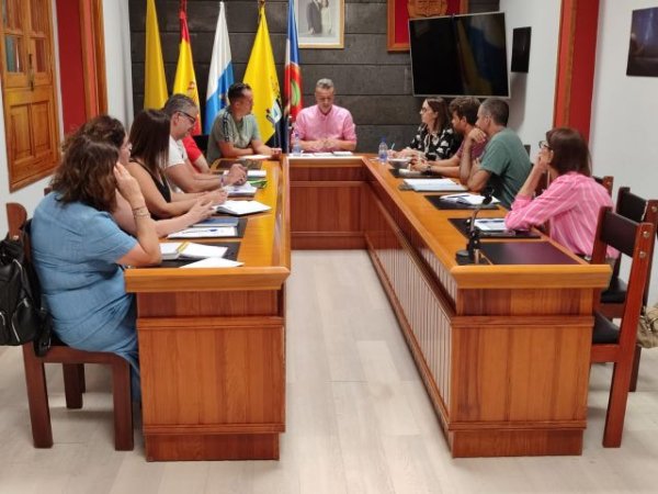 El Ayuntamiento de La Aldea de San Nicolás y la comunidad educativa celebran el último consejo escolar del curso 23/24
