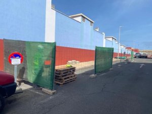 Galdar: Arranca la obra de rehabilitación de las aceras en la calle Salvador Dalí, en Sardina