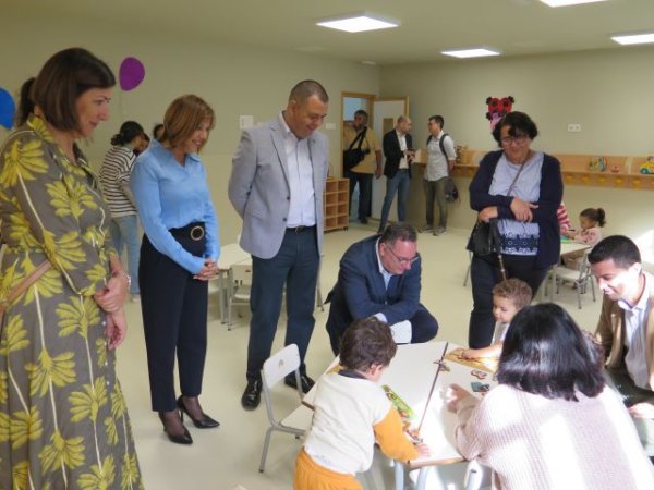 Guía: El CEIP Nicolás Aguiar cuenta desde hoy con una nueva aula para alumnos de 2 a 3 años