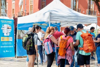 Más de 200 peregrinos acuden a Gáldar para retirar su insignia del Camino de Santiago Entre Volcanes
