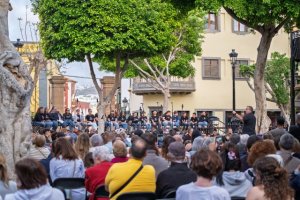 La Escuela Municipal de Música de Gáldar llena la Plaza de Santiago en su concierto de fin de curso