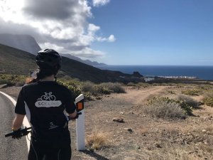 La investigación sobre genética y enfermedades infecciosas llega a ocho centros de Gran Canaria a golpe de pedal