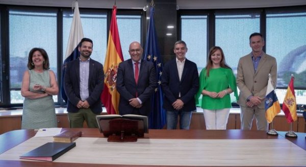 Cuatro miembros del nuevo equipo de gobierno de la Consejería de Agricultura toman posesión de sus cargos