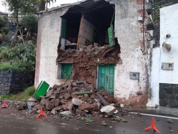 Gáldar: El Ayuntamiento inicia la estabilización subsidiaria de una vivienda derruida en Juncalillo