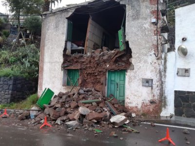 Gáldar: El Ayuntamiento inicia la estabilización subsidiaria de una vivienda derruida en Juncalillo