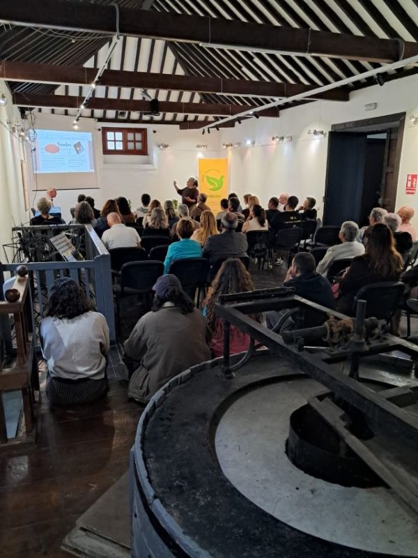 Isabel Hidalgo descubre el cultivo de la bicacarera