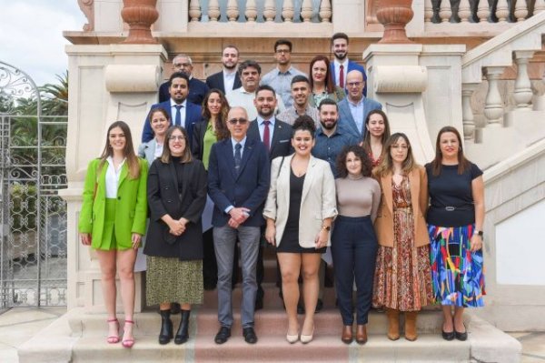 Titulados Mercantiles y Empresariales reafirman su compromiso con los jóvenes profesionales